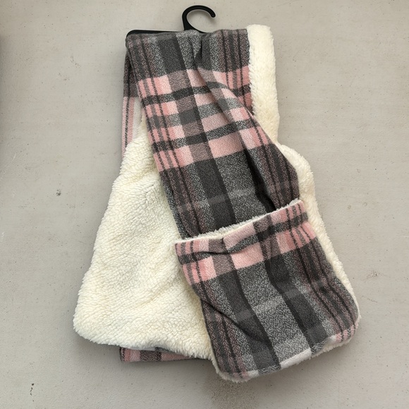 Mia & Tess The Paper Store Plaid Heated Scarf Faux Sherpa - Picture 3 of 9